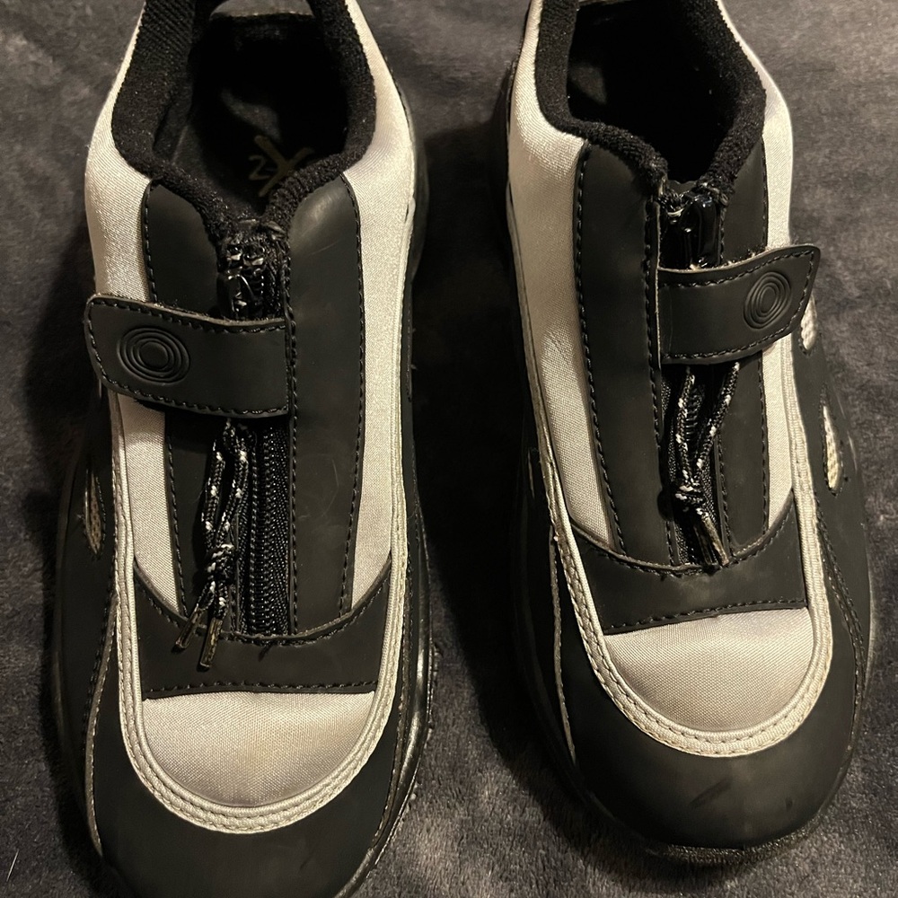 Boys 2xS shoes size 8 like new condition!